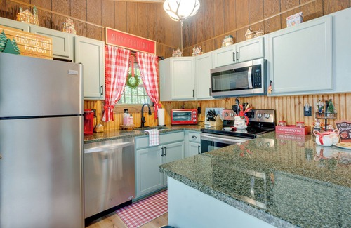 Gouldsboro Cabin | 1 Mi to Gouldsboro State Park: Cabin w/Deck!