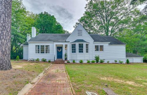 Starkville House | 1 Mi to Miss State Wremy Cottage with Deck and Yard