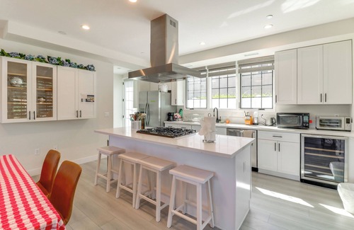 North Central House | 1 Mi to Rose Bowl: Pasadena Home w/Fenced Yard!