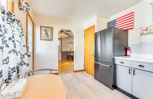Lincoln House | < 1 Mi to Route 66: Home w/Large Yard!