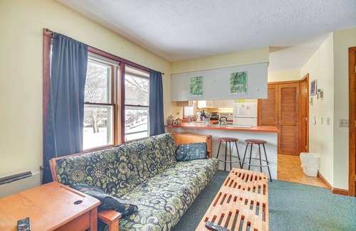 Stowe Area Apartment | ~ 1 Mi to Stowe Slopes: Cozy Studio w/Fireplace