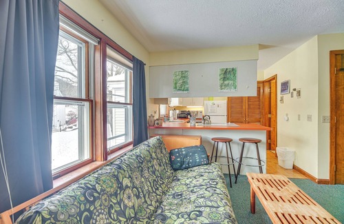 Stowe Area Apartment | ~ 1 Mi to Stowe Slopes: Cozy Studio w/Fireplace