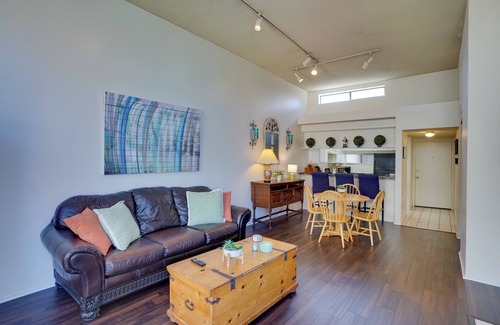 Franklin Condo | 1 Mi to the Ocean: Long Beach Condo w/Pool Access