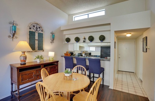 Franklin Condo | 1 Mi to the Ocean: Long Beach Condo w/Pool Access