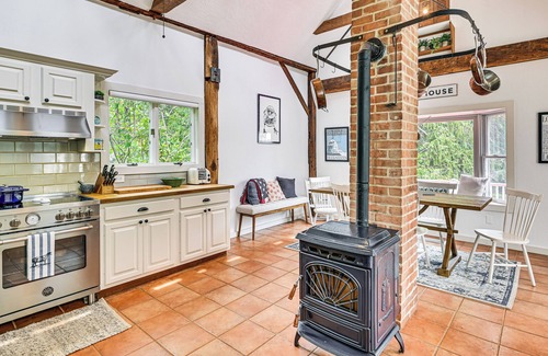 Richmond House | 1 Mi to Vineyard: Serene Berkshires Country Escape