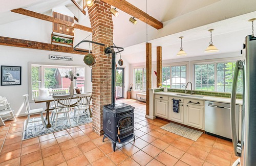 Richmond House | 1 Mi to Vineyard: Serene Berkshires Country Escape