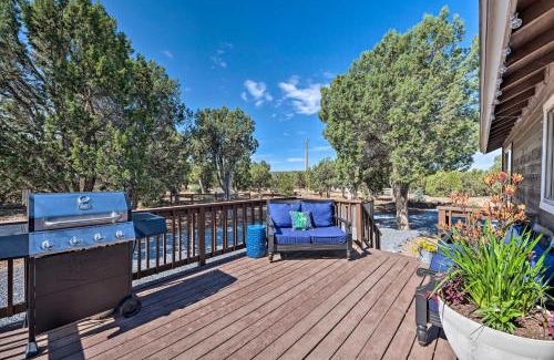 Show Low House | 1 Mi to Hiking Chic Show Low Escape with Fire Pit!