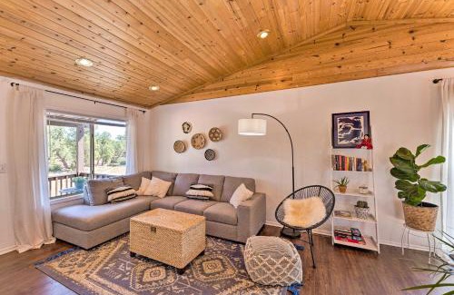 Show Low House | 1 Mi to Hiking Chic Show Low Escape with Fire Pit!