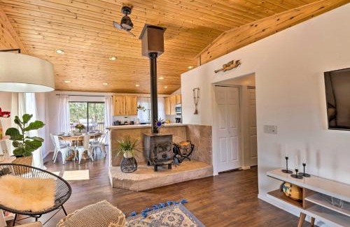 Show Low House | 1 Mi to Hiking Chic Show Low Escape with Fire Pit!