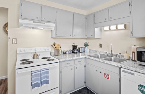 Havelock Apartment | 1 mile to Cherry Point and 19 miles to Atlantic Beach!