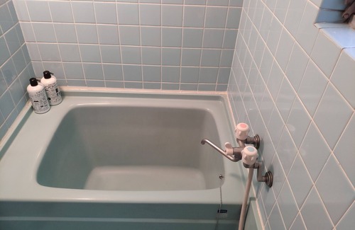 Naniwa Apartment | 1 min walk from JR station, 6 min walk from subway station, 2/3 min train ride to Namba/Shinsaibashi, 45 sq.m. 2LDK, Guest house Chine Room 405