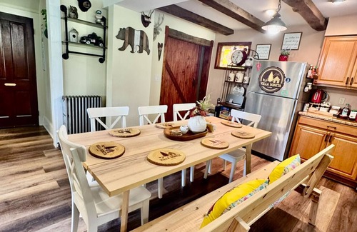 Mount Pocono House | 1 minute driving away from casino. pet’s friendly, close to everything