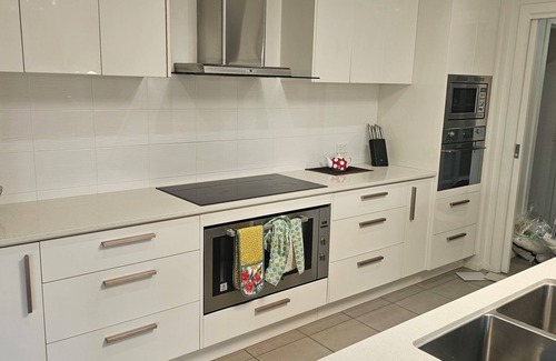 Queenscliff House | 1 minute to parks waterways bike and walking trails. 3 minutes to Lonsdale Golf