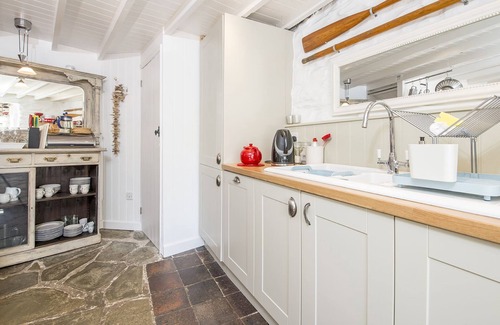 St Dogmaels Cottage | 1 Penally Boathouse Mews, Holiday Cottage St Dogmaels, Sleeps 4, 2 bedrooms, bathrooms
