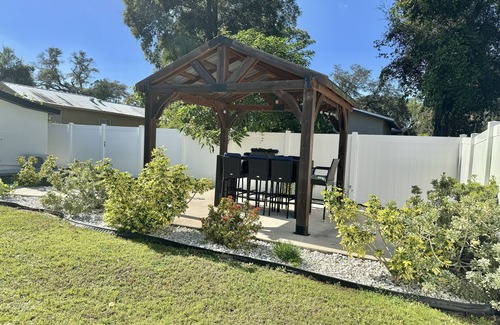 Bearss Plaza Villa | 1 Room w Queen bed and full size sofa bed