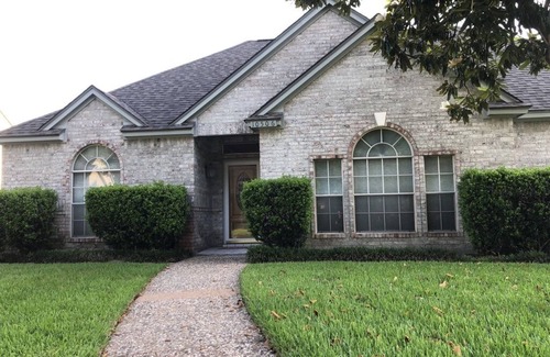 Barker House | 1-story 3 Bedroom in Peaceful Jersey Village Neighborhood