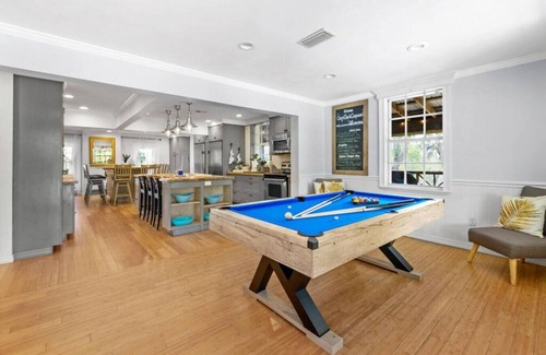 Tampa Apartment | #1 Tampa Waterfront Private Resort, 13BR Sleeps 40+, Heated Pool, Theater