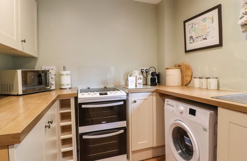 Pool-in-Wharfedale Cottage | 1 THE OLD CHAPEL, pet friendly, with a garden in Pool-In-Wharfedale