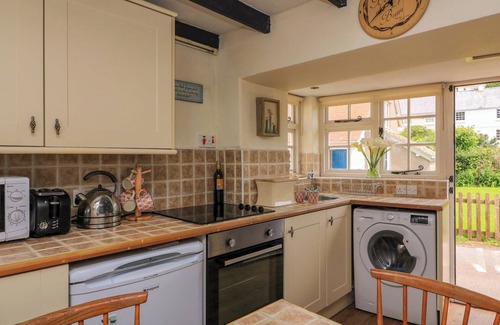 Hope-Cove Cottage | 1 THE SQUARE, pet friendly, character holiday cottage in Hope Cove