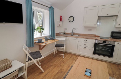 New Forest District Cottage | 1 WELFORD BARNS, pet friendly, with a garden in Fordingbridge
