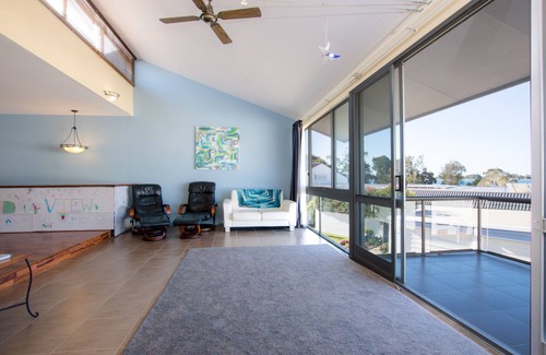 Sandstone Point House | 1 X Queen Room (near Sandstone Point Hotel)