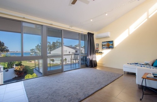 Sandstone Point House | 1 X Queen Room (near Sandstone Point Hotel)