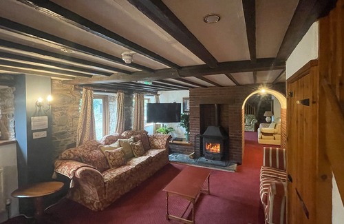 Christchurch Cottage | 10 bedroom accommodation in Bampton, near Tiverton