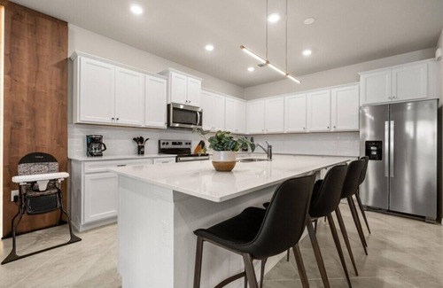 Four Corners House | 10 Bedrooms/8 Bathrooms/Windsor Cay (16191CC)