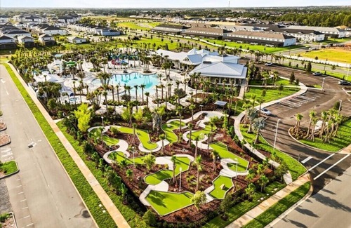 Four Corners House | 10 Bedrooms/8 Bathrooms/Windsor Cay (16203CC)