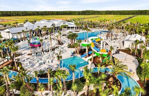 Four Corners House | 10 Bedrooms/8 Bathrooms/Windsor Cay (16199CC)