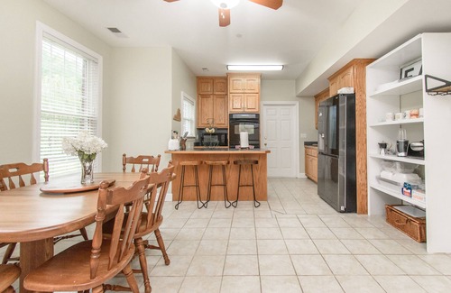 Merrimac House | 10 bedroooms/baths, 4 mi from VT