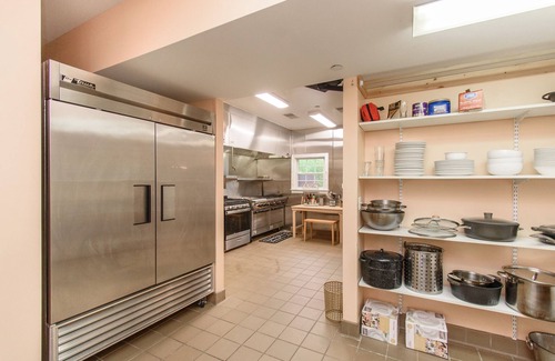 Merrimac House | 10 bedroooms/baths, 4 mi from VT