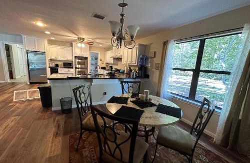 Magnolia House | 10 beds 5 baths 24 acre Lake Property minutes The Woodlands TX