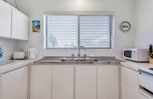 Victor Harbor House | 10 Bridge Tce - Beachfront