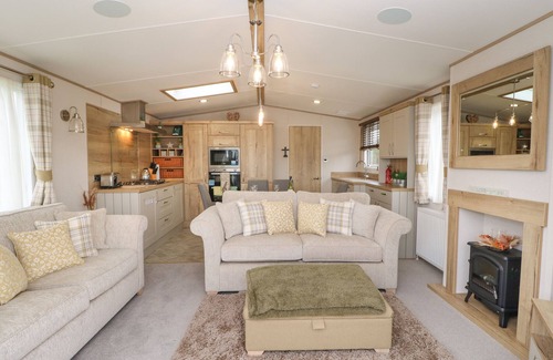 Berwick-upon-Tweed Cottage | 10 CHEVIOT VIEW, pet friendly, character holiday cottage in Lowick