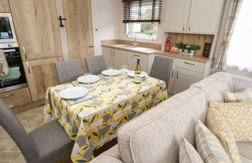 Berwick-upon-Tweed Cottage | 10 CHEVIOT VIEW, pet friendly, character holiday cottage in Lowick