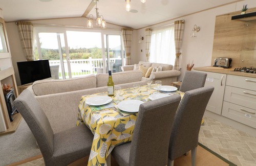 Berwick-upon-Tweed Cottage | 10 CHEVIOT VIEW, pet friendly, character holiday cottage in Lowick