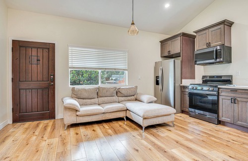 Rosemead Cottage | 10 Mi to Dtwn LA: Cat-Friendly Rosemead Cottage