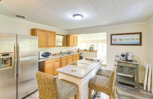 Toledo House | 10 Mi to South Beach & Newport: Home w/Deck!