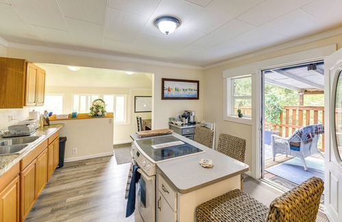 Toledo House | 10 Mi to South Beach & Newport: Home w/Deck!