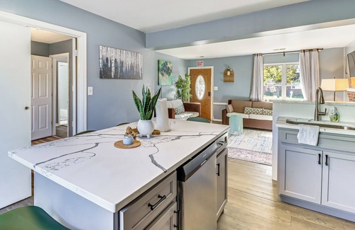 East Riverdale House | 10 Mi to Washington, DC: Modern Riverdale Park Gem