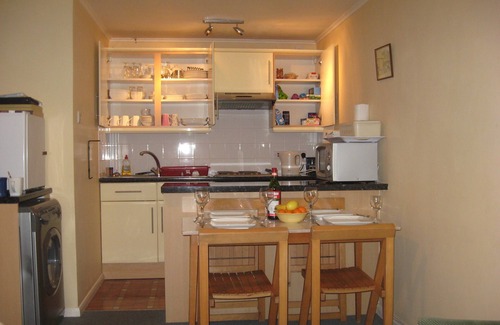 Mullion House | 10 mins on foot to beach. Short drive to golf, surf and riding. Pool access