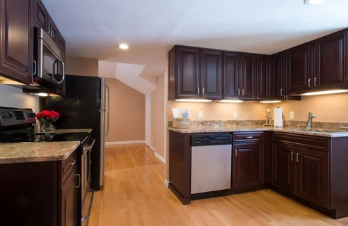 Watertown Apartment | 10 mins to Boston, 2 Bedroom, 2 Bathroom, Kitchen, 1,300 SF Private Living Space