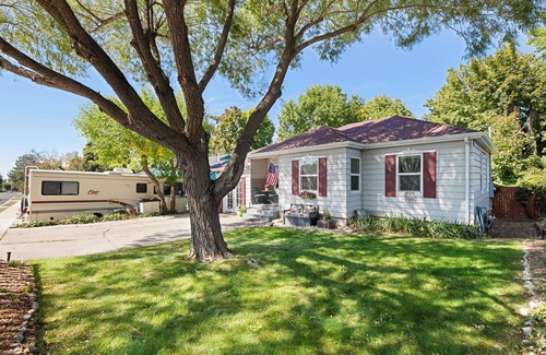 Bountiful House | 10 Mins to Lagoon, Hiking, & Downtown! Huge Fenced Yard, BBQ, Games, Family Fun