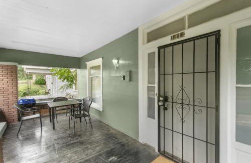 Birmingham House | 10 Mins to Legion Field- Ensley Highlands Hideaway