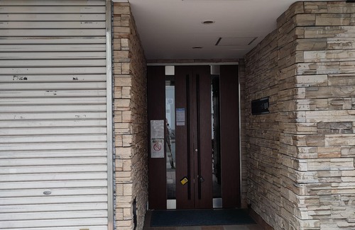 Naniwa Apartment | 10 minutes from JR Namba Station and Subway/Hanshin Sakuragawa Station 5 minutes from JR Ashiwarabashi Station 4 minutes from supermarket One room on one floor, max. 5 people, elevator available, convenient to Namba, Dotonbori and Shinsaibashi