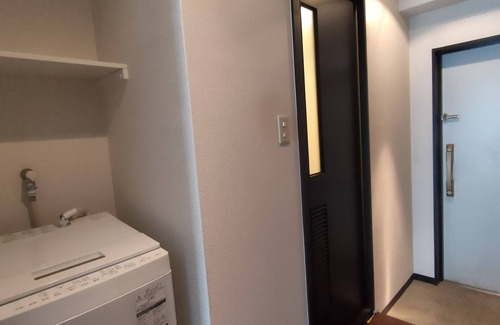 Naniwa Apartment | 10 minutes from JR Namba Station and Subway/Hanshin Sakuragawa Station 5 minutes from JR Ashiwarabashi Station 4 minutes from supermarket One room on one floor, max. 5 people, elevator available, convenient to Namba, Dotonbori and Shinsaibashi