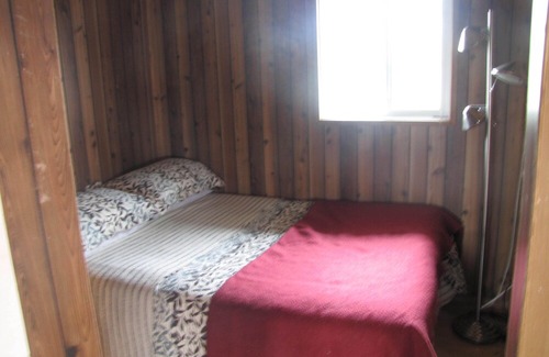 Mountain View Cabin | 10 minutes from Waterton Park boundry, Quiet Peaceful Secluded Nature Get-a-way