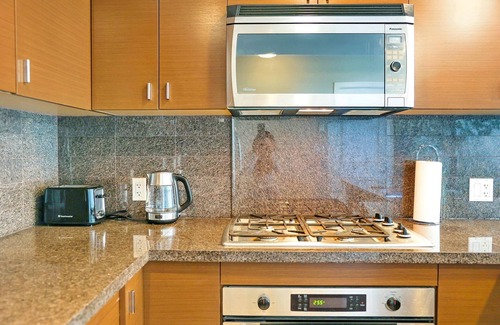 Richmond City Centre Apartment | 10 minutes to YVR, 2 bedrooms, 2 full bathrooms,high-rise with beautiful views