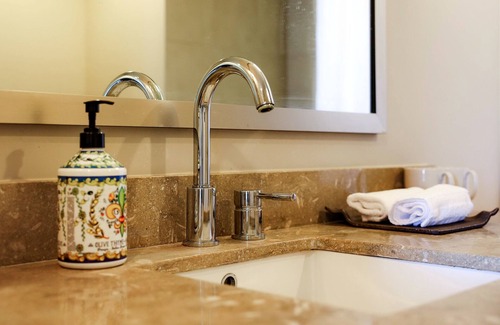 Richmond City Centre Apartment | 10 minutes to YVR, 2 bedrooms, 2 full bathrooms,high-rise with beautiful views